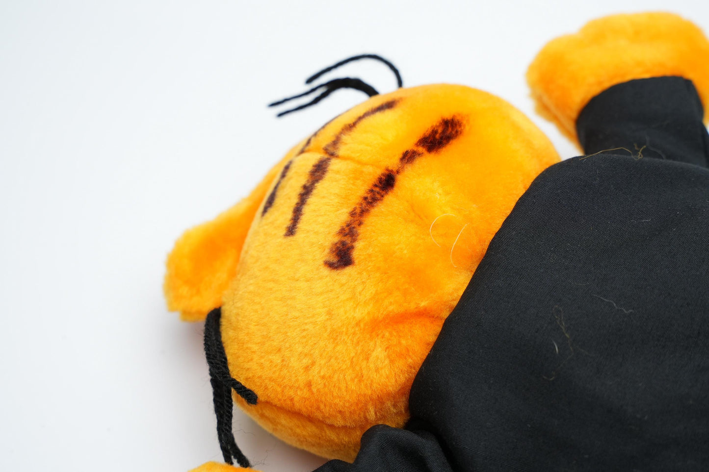 Vintage Garfield Knuffel in Smoking - United Feature Syndicate Inc. & Paws (1981)
