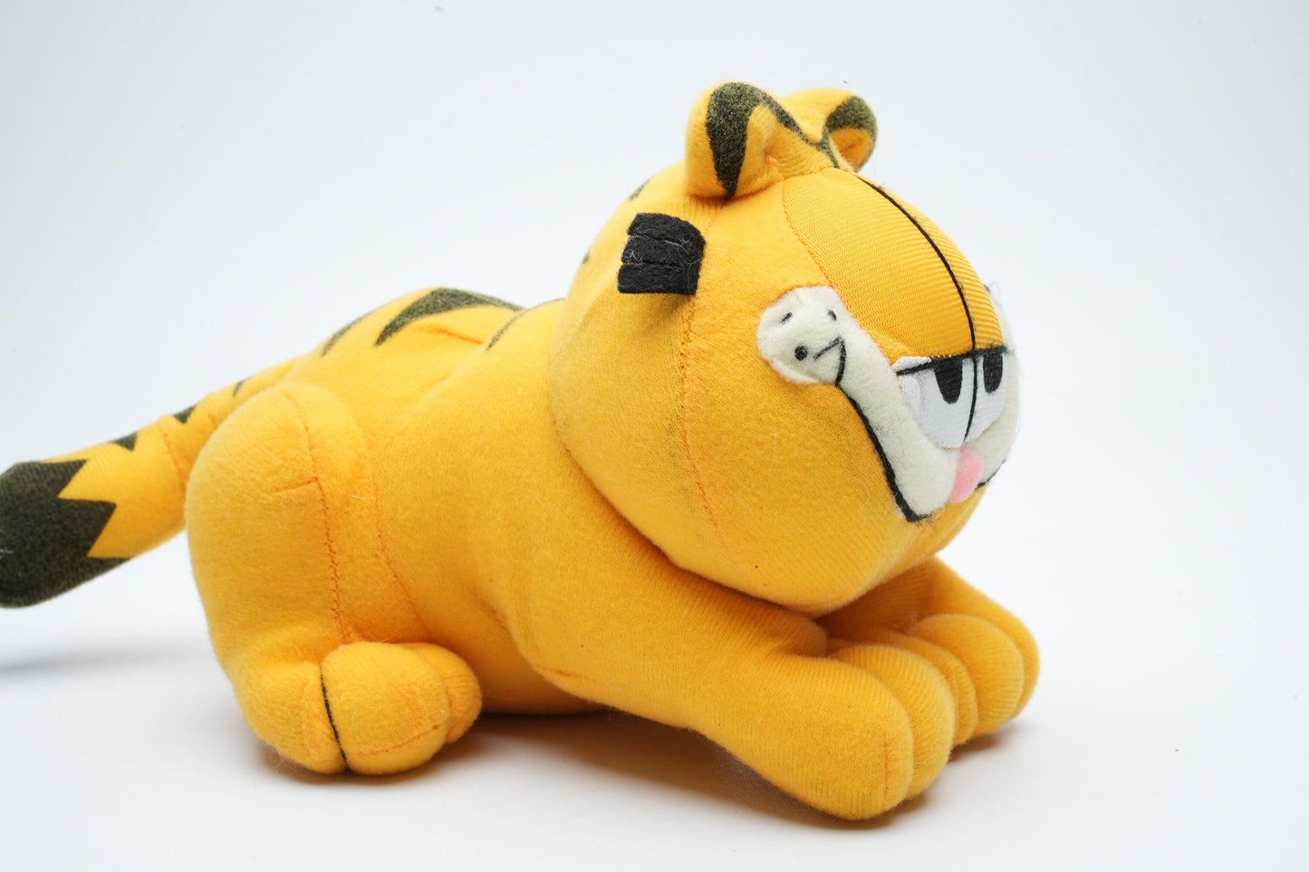 Garfield die ligt op de grond | schattige Garfield plush