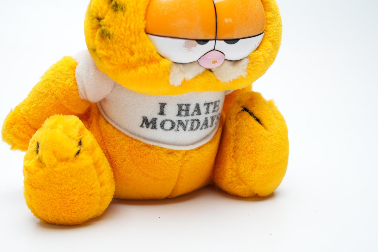 Garfield Knuffel – 18 cm (7,1 inch) – "I Hate Mondays" – United Feature Syndicate