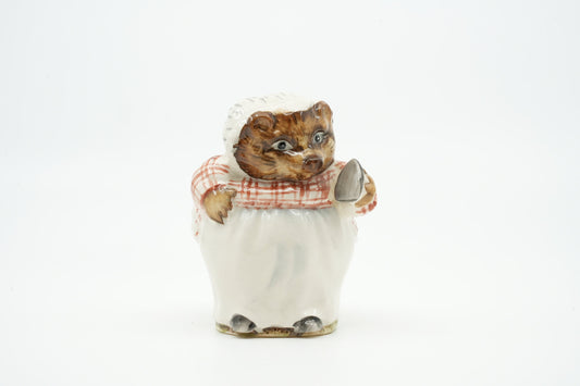 Mrs. Tiggy Winkle- Beatrix Potter Beeldje- Beswick, Engeland, Copyright 1948