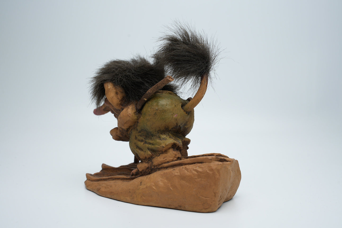 Originele Nyform Skiënde Troll handgemaakt in Noorwegen