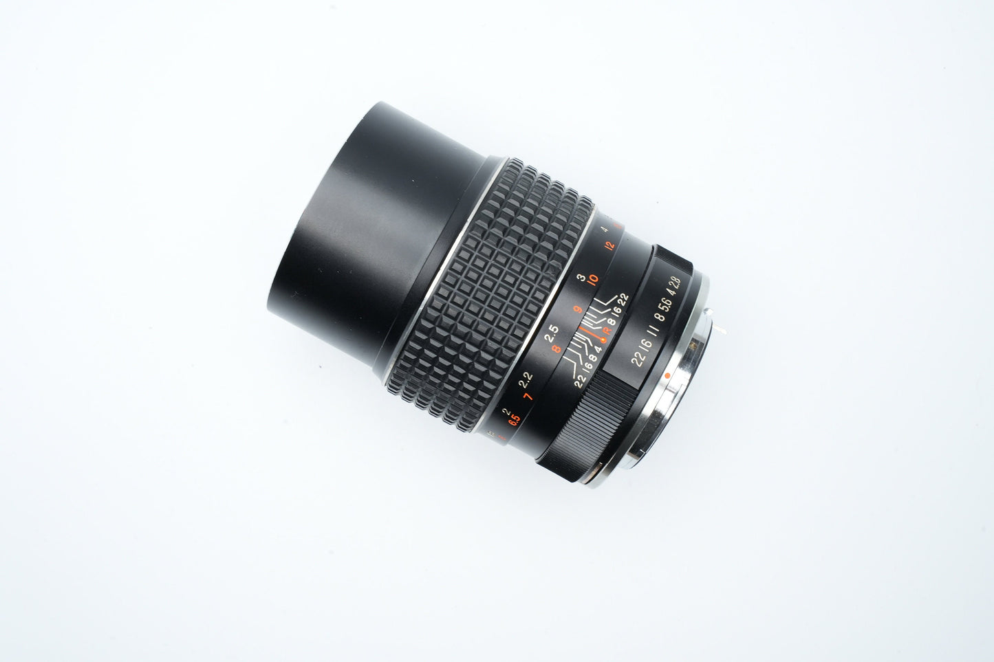 Carenar EEK 135mm f2.8 | vintage prime lens