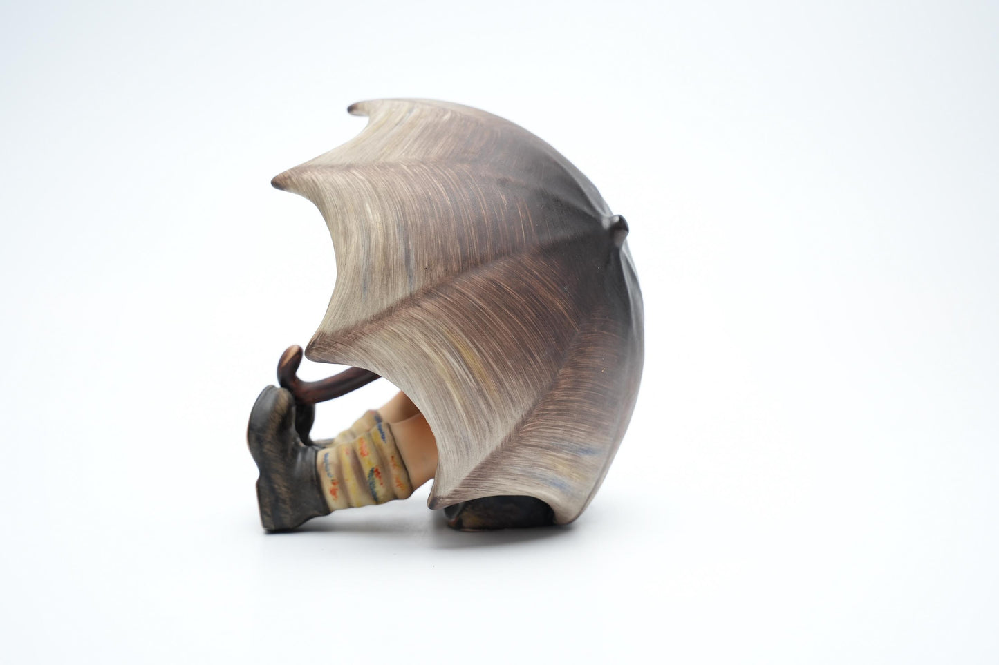 Vintage Hummel Beeldje 'Jongen onder Paraplu' - 152A - TMK 4 (13 cm / 5 inch