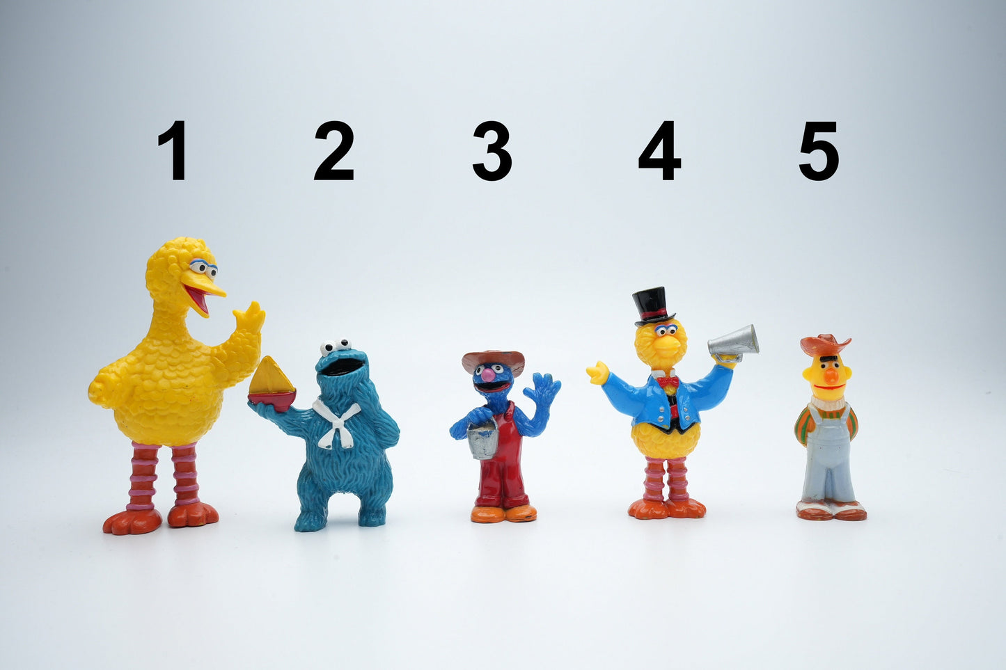 Sesame Street figuren uit verschillende jaartallen en formaten (Sesamstraat)