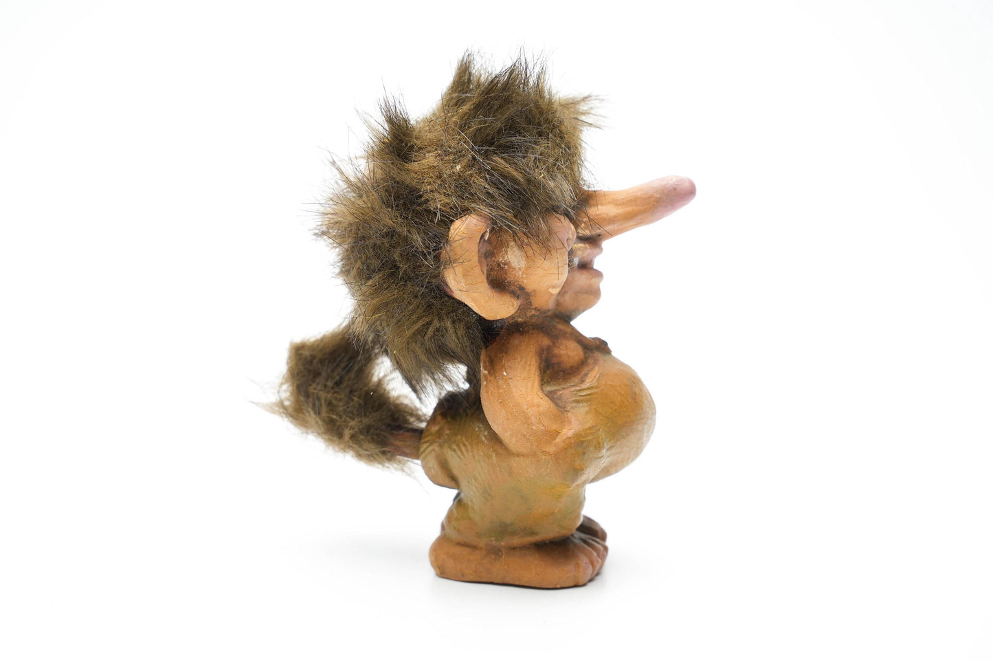 Kleine Nyform Trol met Wilde Haren – Handgemaakt Noors Beeldje – 10 cm / ca. 3.9 inch