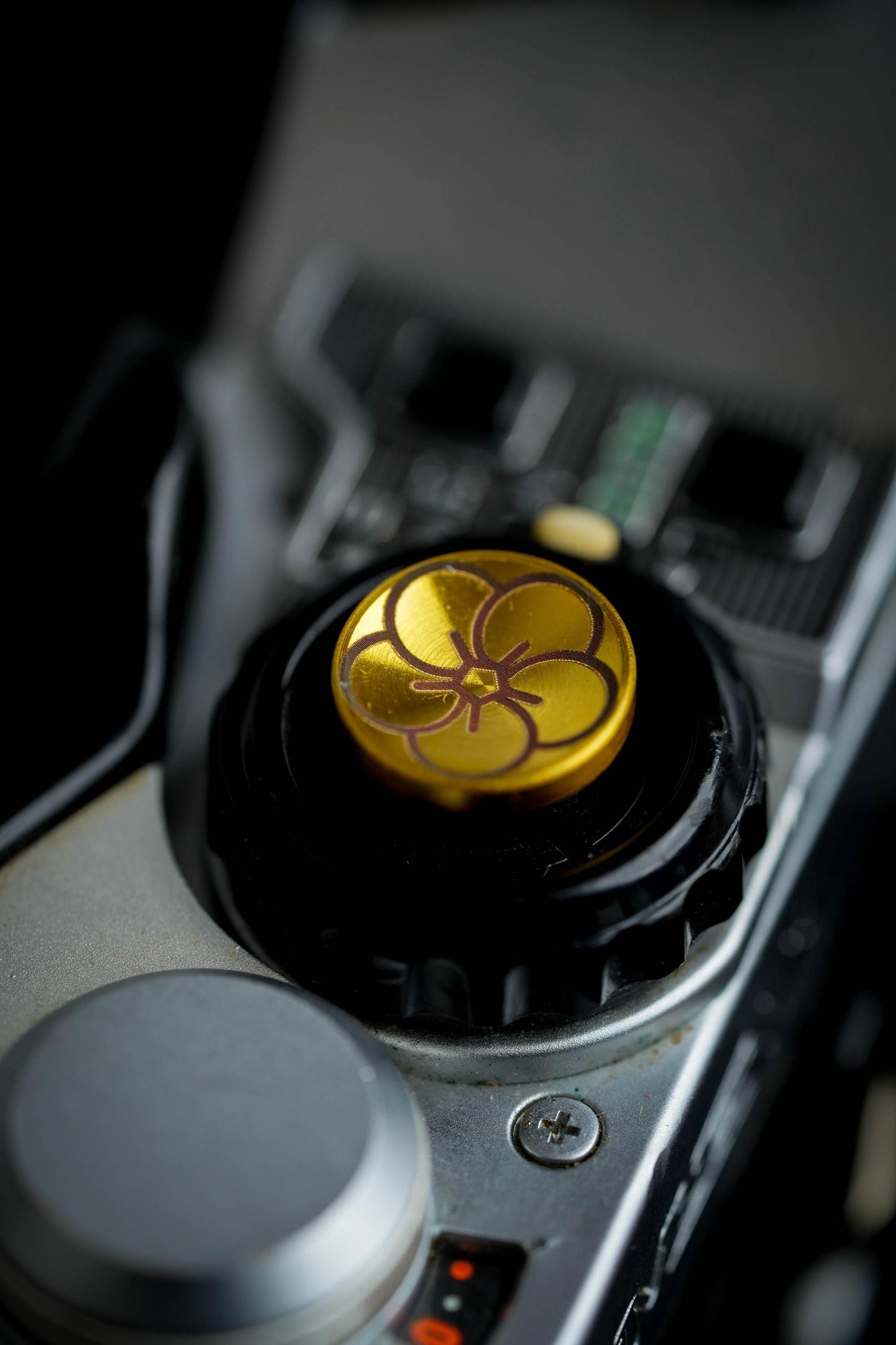 Messing ontspanknop met Sakura bloem: Verfraai je camera met een exclusieve uitstraling