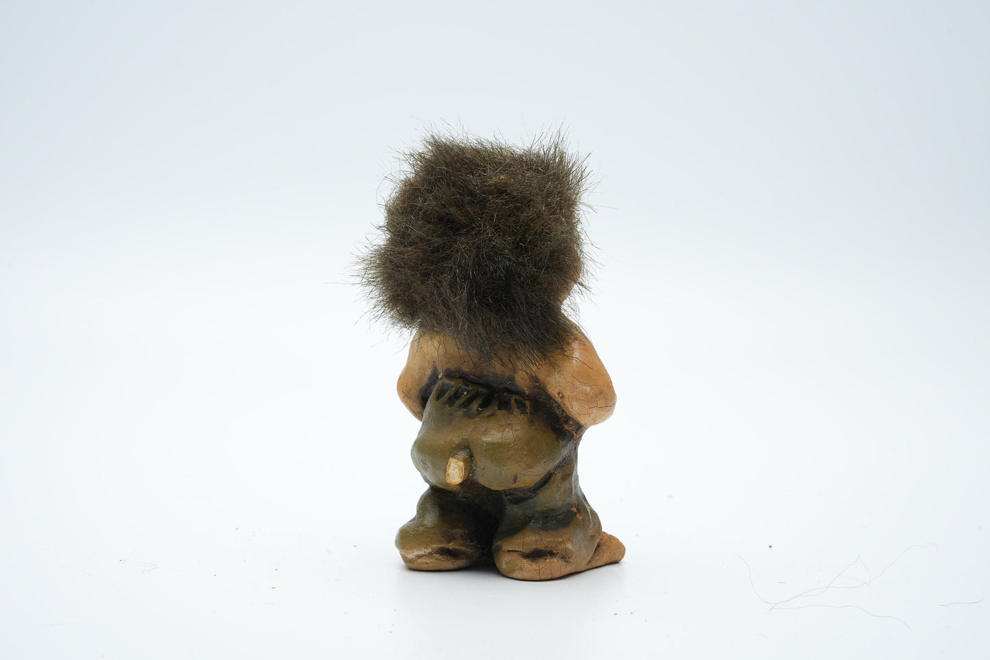 Troll met handen in zijn zakken - schattig figuur - magie figuren