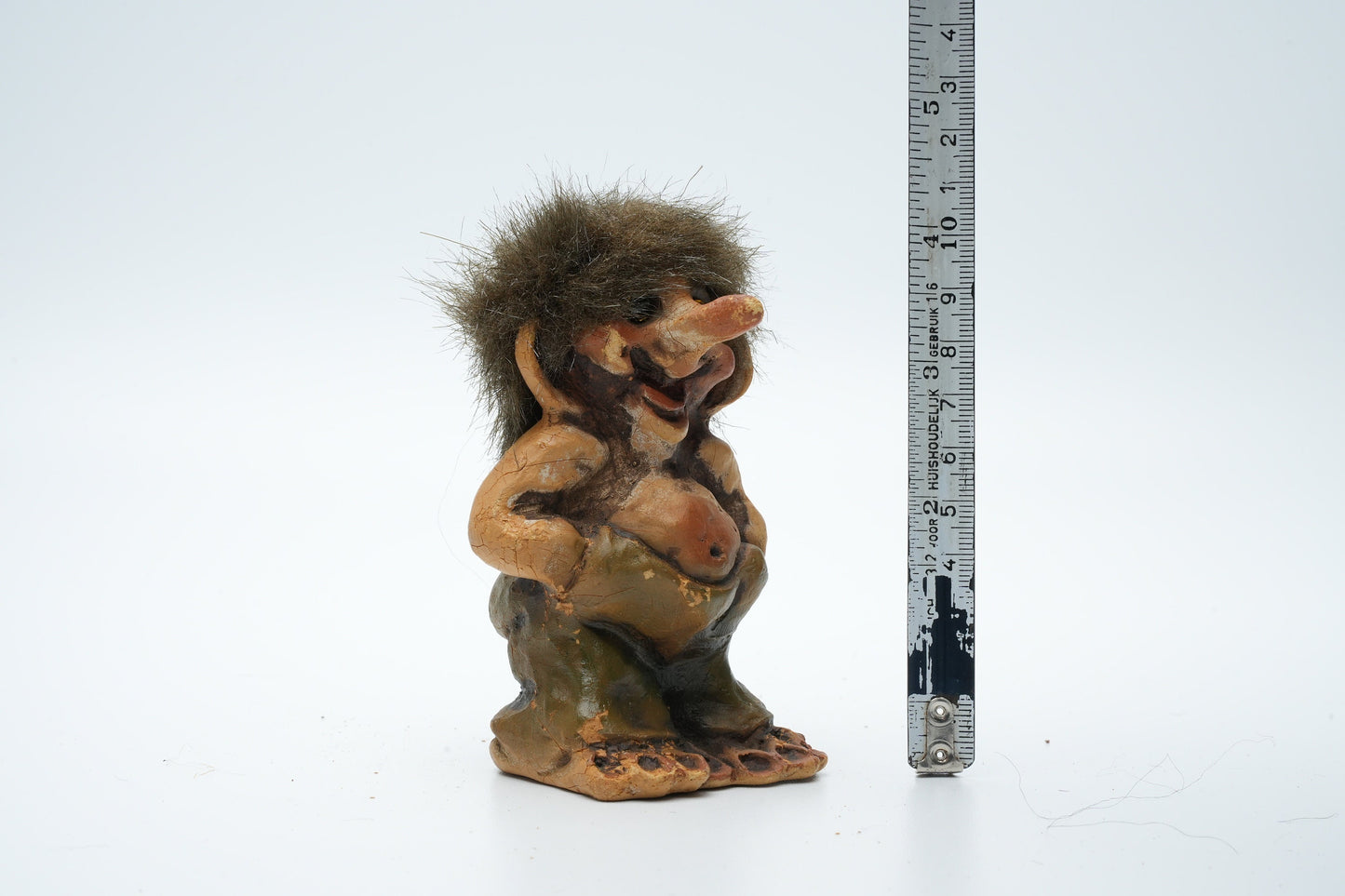 Troll met handen in zijn zakken - schattig figuur - magie figuren