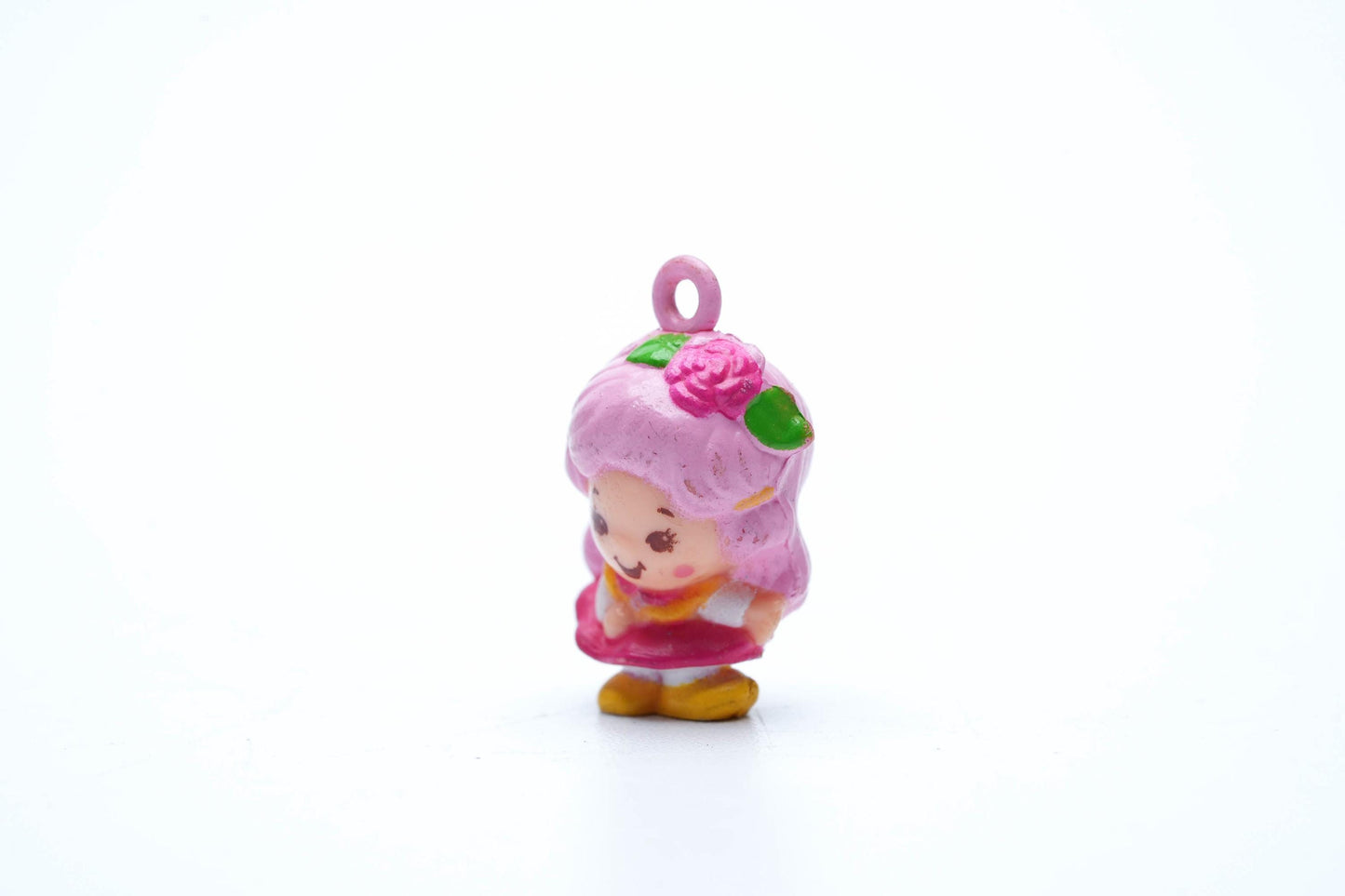 Vintage Charmkins Hunny Bunch – Hasbro 1983 – Mini Popje met Roze Haar en Gele Schoentjes