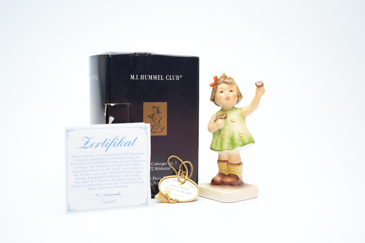 Goebel Hummel Figurine “Herzlich Willkommen – Forever Yours” (Hum 495, 11 cm/4,3 inch)