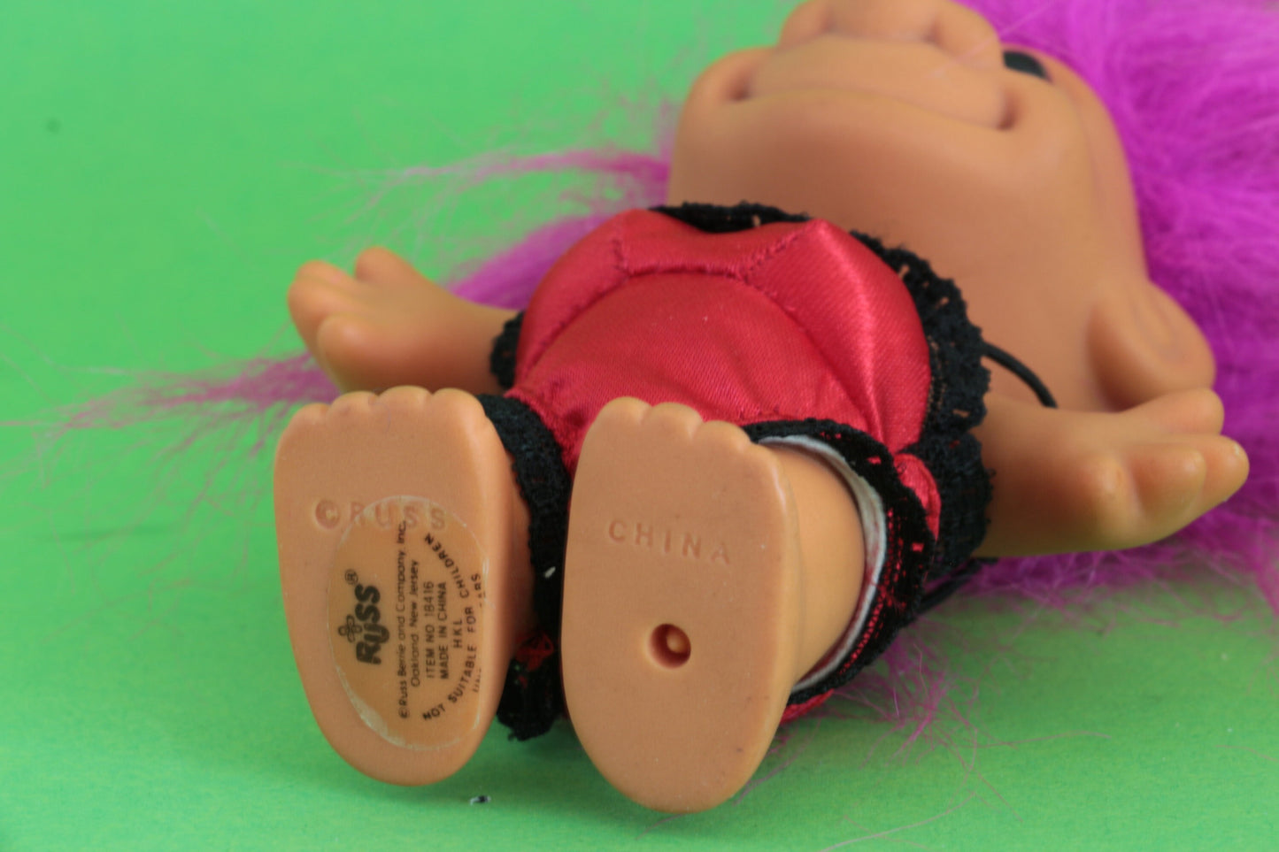 Vintage trol in victoria secret lingeriesetje | Oude dam trol | Dam trol in lingerie