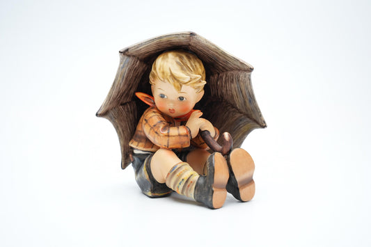 Vintage Hummel Beeldje 'Jongen onder Paraplu' - 152A - TMK 4 (13 cm / 5 inch