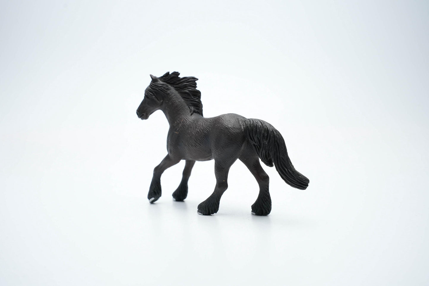 Schleich Friese Paard 13604 – 11 cm (ca. 4.3 inch) – 2005 – Vintage Verzamelmodel