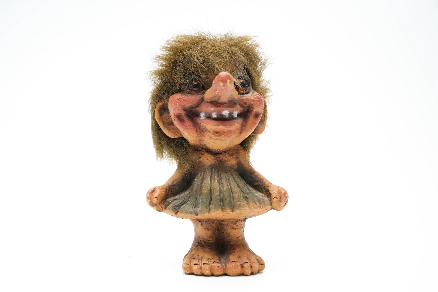 Nyform Trollenmeisje met Jurkje – Vintage Noors Beeldje – 15 cm / ca. 5.9 inch