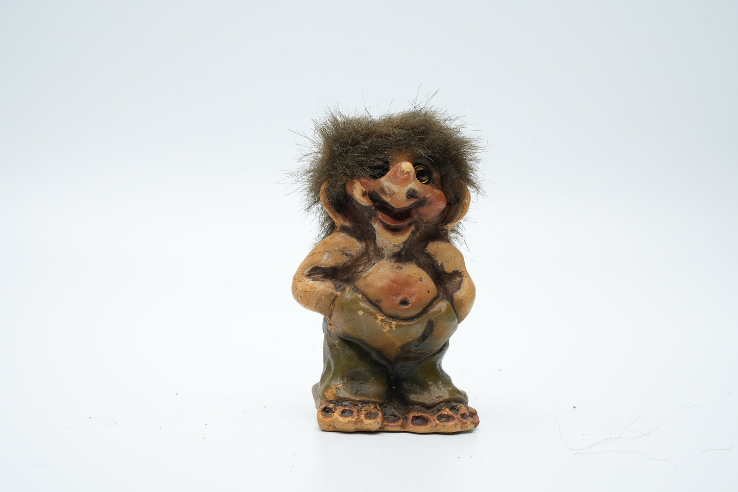 Troll met handen in zijn zakken - schattig figuur - magie figuren