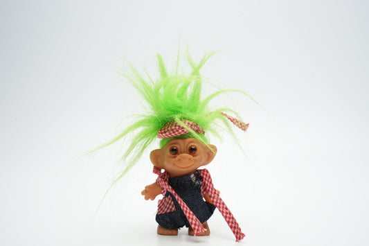 Kleine troll met groen haar - punk - hippie - boer