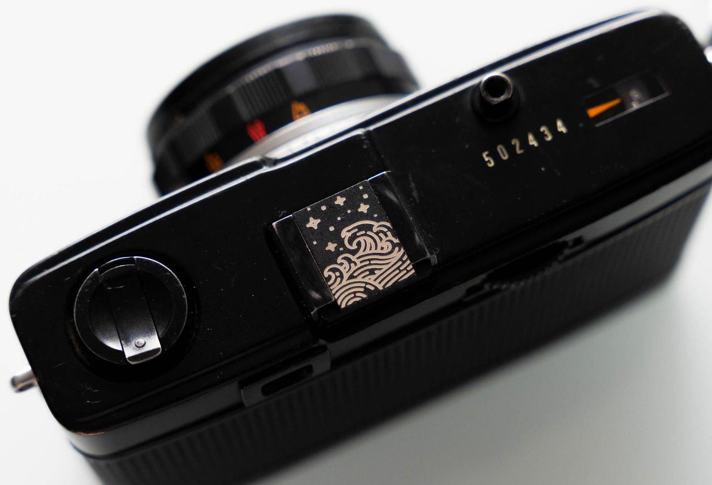 Gepersonaliseerde camera flitsschoen – "The Japanese Wave" – laser gegraveerd accessoire voor fotografie liefhebbers
