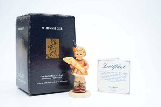 A Sweet Offering #144 - Hummel 549 (9 cm / 3.5 inch)